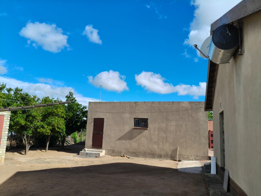 4 Bedroom Property for Sale in Monakato North West